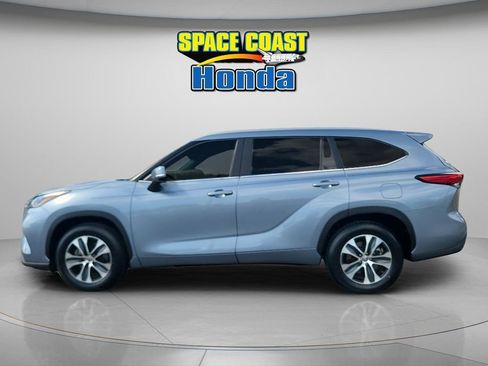 Used 2023 Toyota Highlander XLE image 6