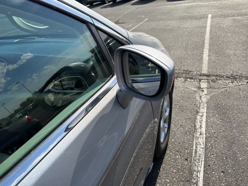 Used 2018 Chrysler Pacifica Touring Plus FWD image 5
