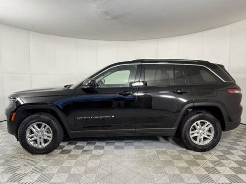 Used 2022 Jeep Grand Cherokee Laredo w/ Luxury Tech Group I image 3