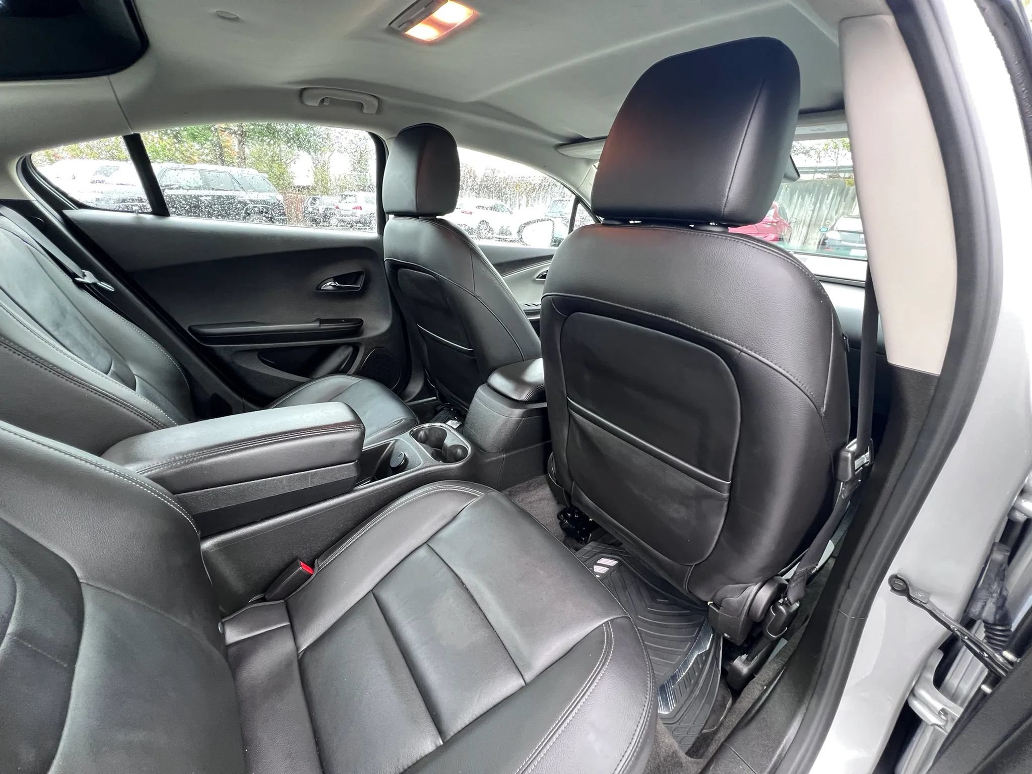 Used 2015 Chevrolet Volt Premium w/ Premium Trim Package FWD image 31