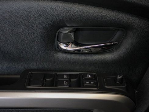 Used 2024 Nissan Titan SV w/ SV Convenience Package image 12