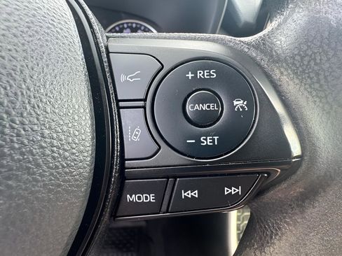 Used 2022 Toyota RAV4 XLE image 20