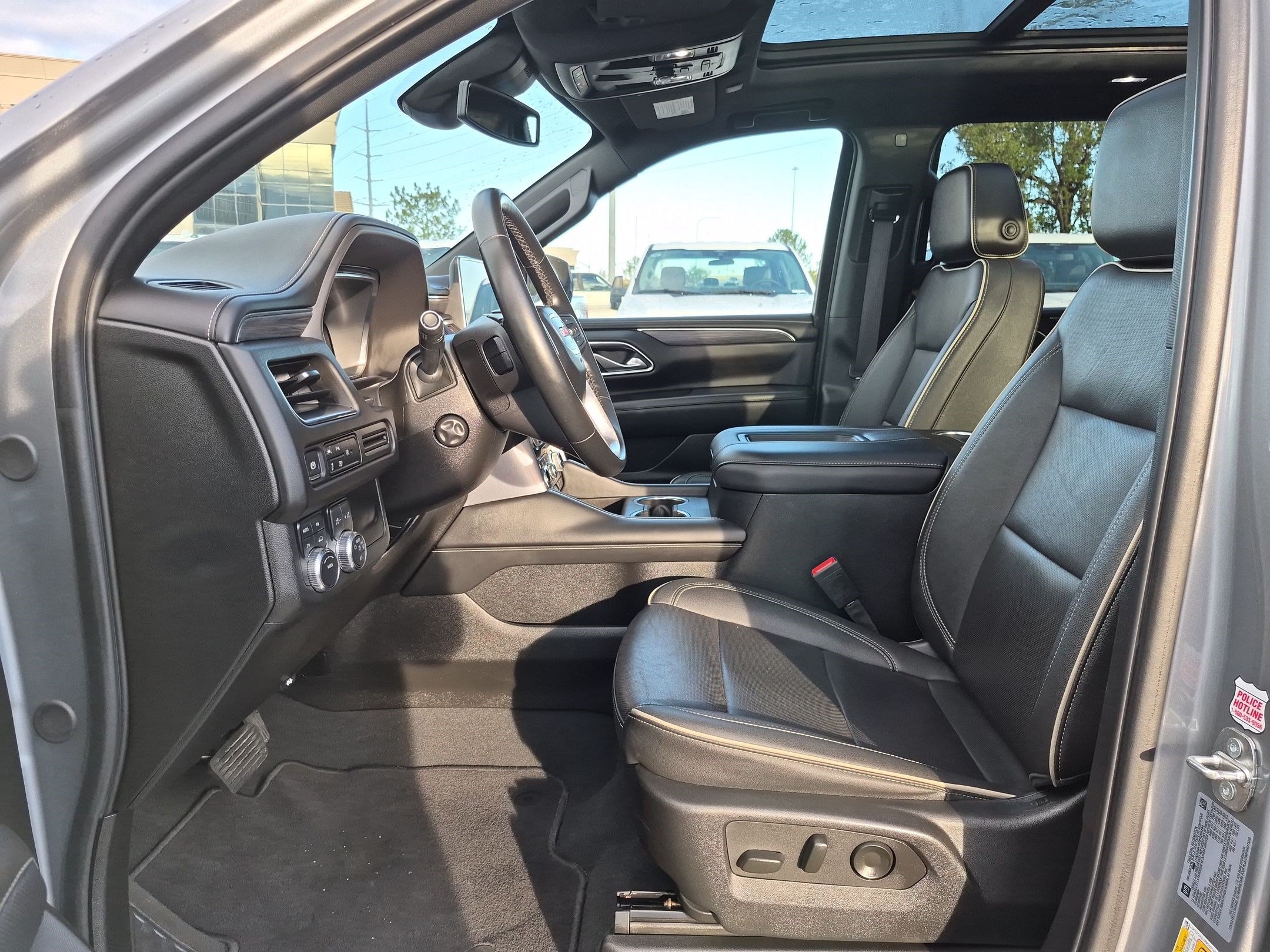 Used 2024 GMC Yukon XL SLT w/ SLT Luxury Package AWD/4WD image 18