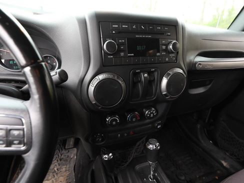 Used 2015 Jeep Wrangler Sport AWD/4WD image 17