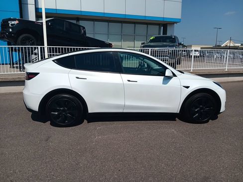 Used 2024 Tesla Model Y Long Range AWD/4WD image 6