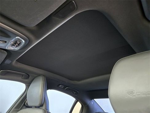 Used 2019 Volvo S60 T5 R-Design image 8