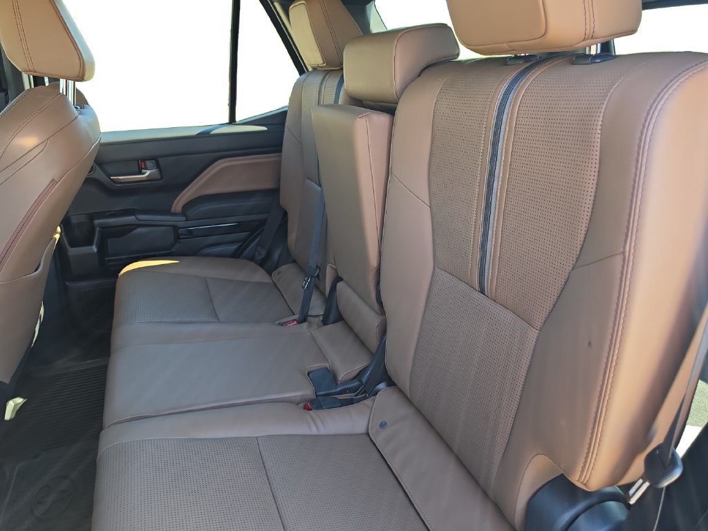 Used 2025 Toyota 4Runner Limited w/ Tow Technology Package AWD/4WD image 14