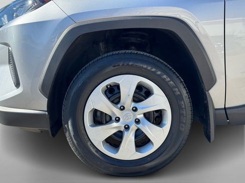 Used 2021 Toyota RAV4 LE image 10