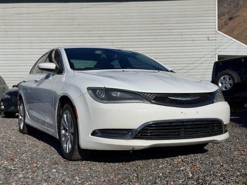 Used 2015 Chrysler 200 Limited w/ Convenience Group image 1