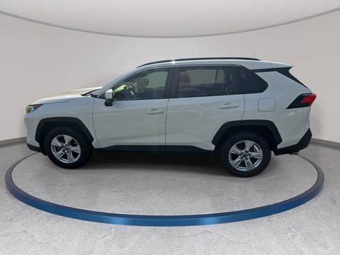 Used 2019 Toyota RAV4 XLE w/ Convenience Package FWD image 8