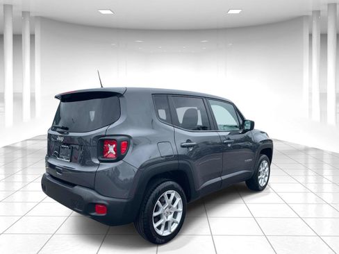 Used 2023 Jeep Renegade Latitude AWD/4WD image 3