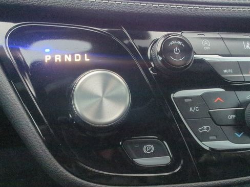 Used 2022 Chrysler Pacifica Touring-L w/ S Appearance Package image 29