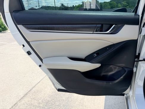 Used 2018 Honda Accord Touring image 24