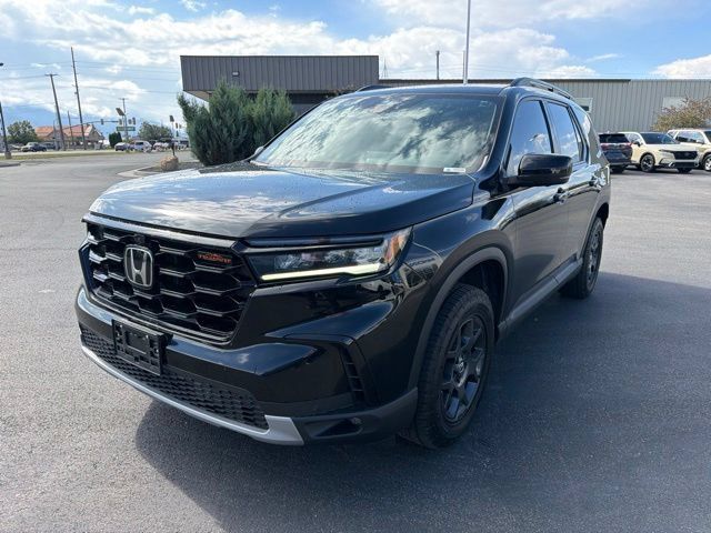 Used 2024 Honda Pilot TrailSport image 3