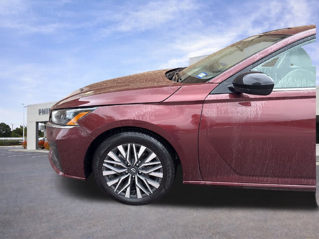 Used 2025 Nissan Altima 2.5 SV FWD image 32