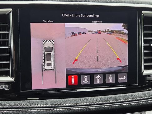 Used 2023 Chrysler Pacifica Touring-L w/ Uconnect Theater Family Group AWD/4WD image 17