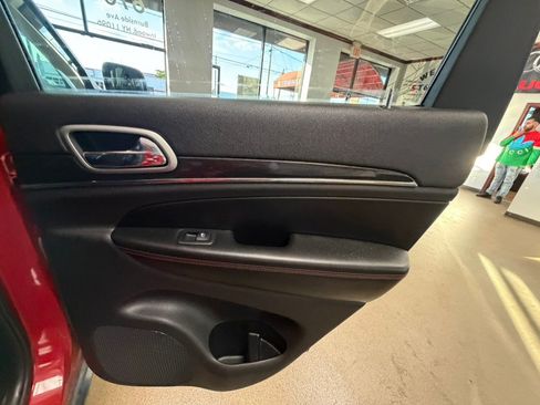 Used 2018 Jeep Grand Cherokee Trailhawk AWD/4WD image 30