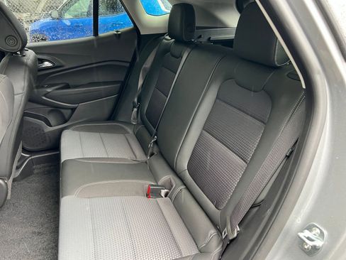 Used 2025 Chevrolet Trax LT image 34