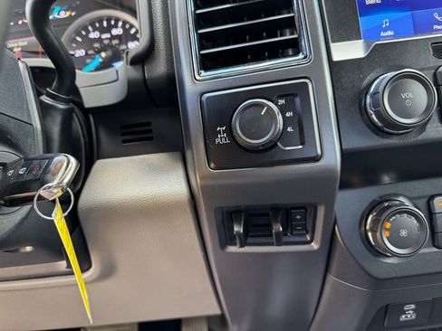 Used 2022 Ford F350 XLT w/ XLT Premium Package image 17