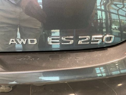 Used 2022 Lexus ES 250 w/ Premium Package AWD/4WD image 22