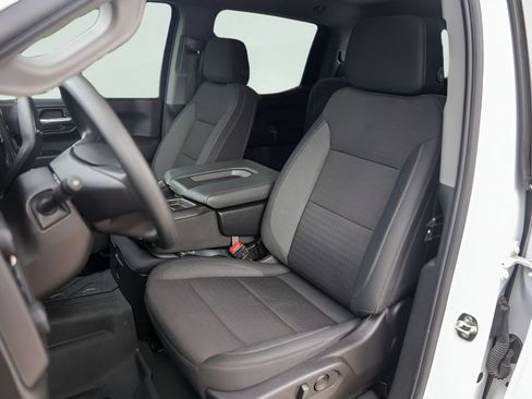 Used 2025 Chevrolet Silverado 1500 Custom Trail Boss w/ LPO, Dark Essentials Package AWD/4WD image 9
