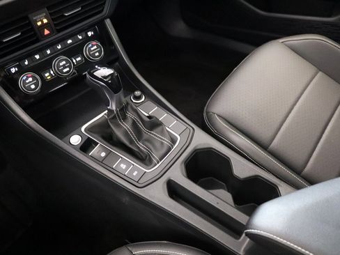 Used 2024 Volkswagen Jetta SE w/ Panoramic Sunroof Package image 21