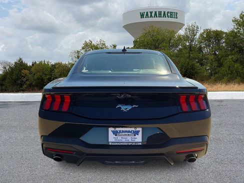 Used 2025 Ford Mustang Premium image 4