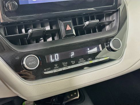 Used 2025 Toyota Corolla LE w/ Convenience Package FWD image 24