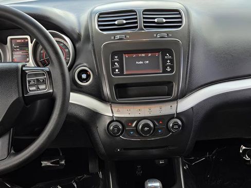 Used 2019 Dodge Journey SE w/ Blacktop Package image 24