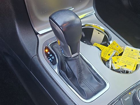 Used 2022 Jeep Grand Cherokee Limited image 24