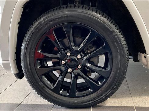 Used 2018 Jeep Grand Cherokee Altitude AWD/4WD image 7