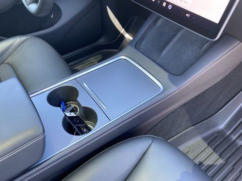Used 2023 Tesla Model Y Long Range AWD/4WD image 16