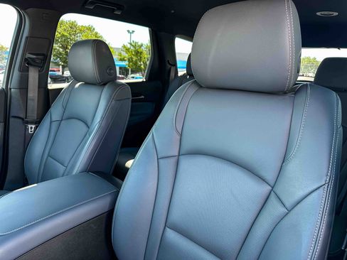 Used 2023 Buick Enclave Essence w/ Sport Touring Edition FWD image 14