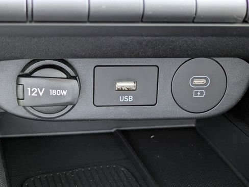 Used 2025 Hyundai Elantra Limited FWD image 18