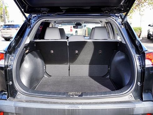 Used 2022 Toyota Corolla Cross L image 14
