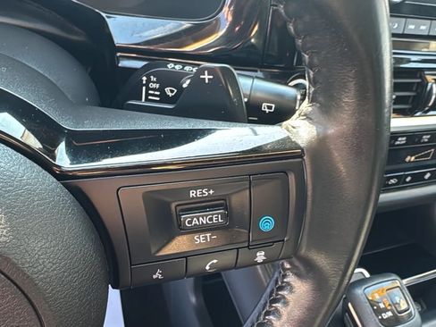 Used 2022 Nissan Pathfinder SV AWD/4WD image 15