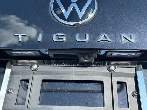 Certified 2024 Volkswagen Tiguan SE FWD image 43