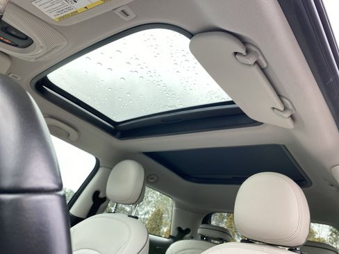 Used 2024 MINI Cooper 2-Door Hardtop w/ Signature Upholstery Package image 9