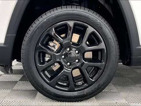 Used 2023 Jeep Compass Latitude w/ Sun and Sound Group AWD/4WD image 10