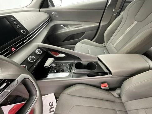 Used 2023 Hyundai Elantra SE FWD image 16