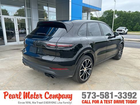 Used 2023 Porsche Cayenne Platinum Edition AWD/4WD image 4