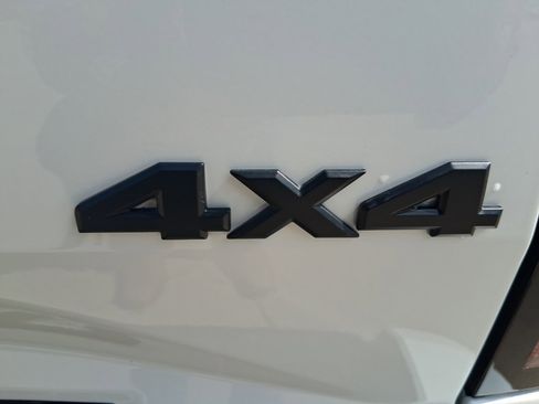 New 2026 Nissan Frontier SV image 6