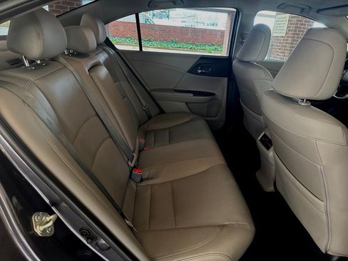 Used 2017 Honda Accord Touring image 31