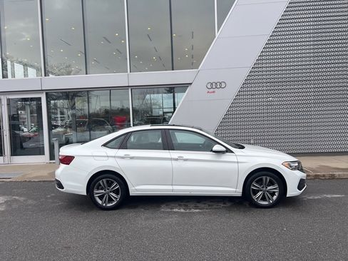 Used 2023 Volkswagen Jetta SE w/ Panoramic Sunroof Package image 16