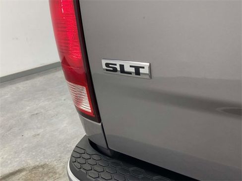 Used 2022 RAM 1500 Classic SLT image 12