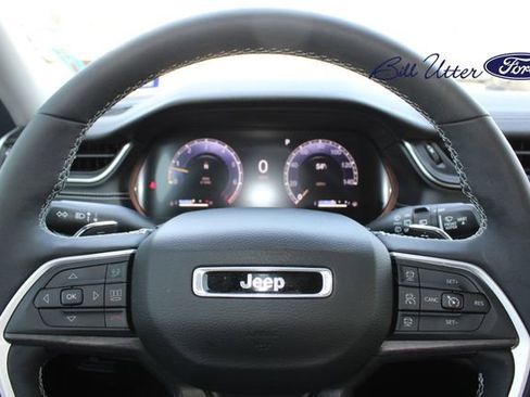 Used 2023 Jeep Grand Cherokee Limited w/ Luxury Tech Group II image 24