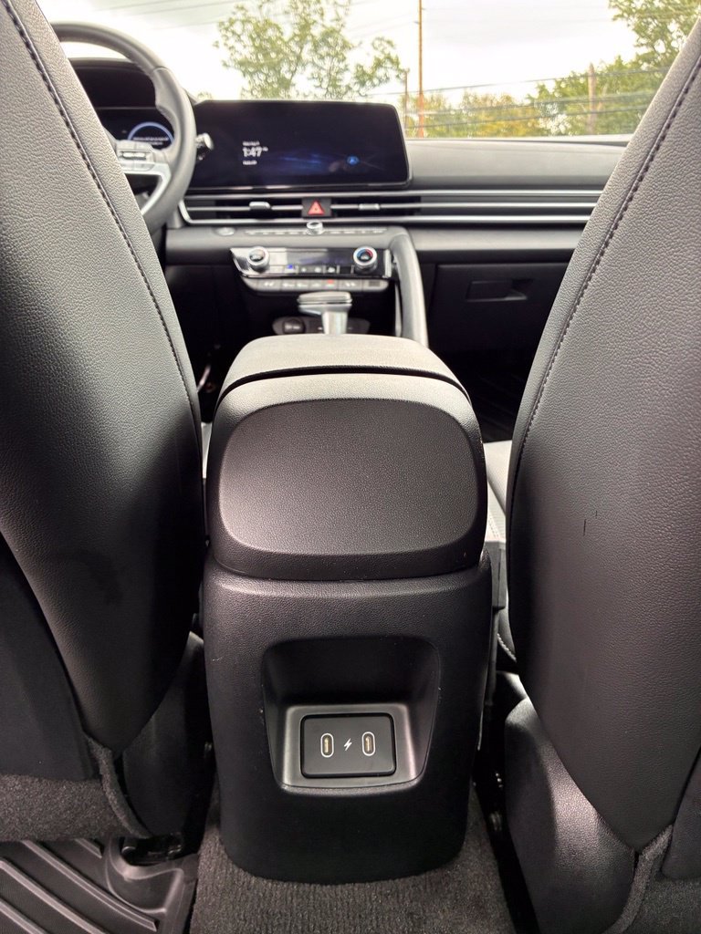 Certified 2025 Hyundai Elantra Limited FWD image 15