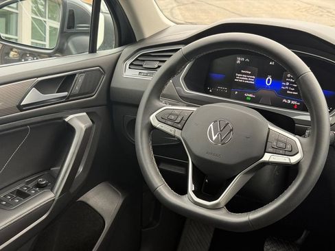 Certified 2023 Volkswagen Tiguan SE AWD/4WD image 14