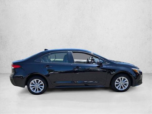 Used 2024 Toyota Corolla LE w/ LE Convenience Package FWD image 4