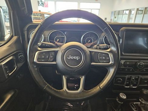 Used 2018 Jeep Wrangler Unlimited Sahara image 16